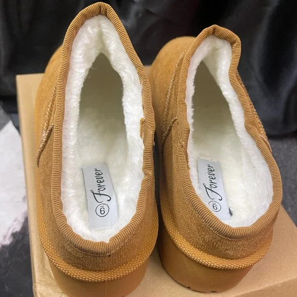 Tan Platform Winter Slides ❄️ - Picture 4 of 5
